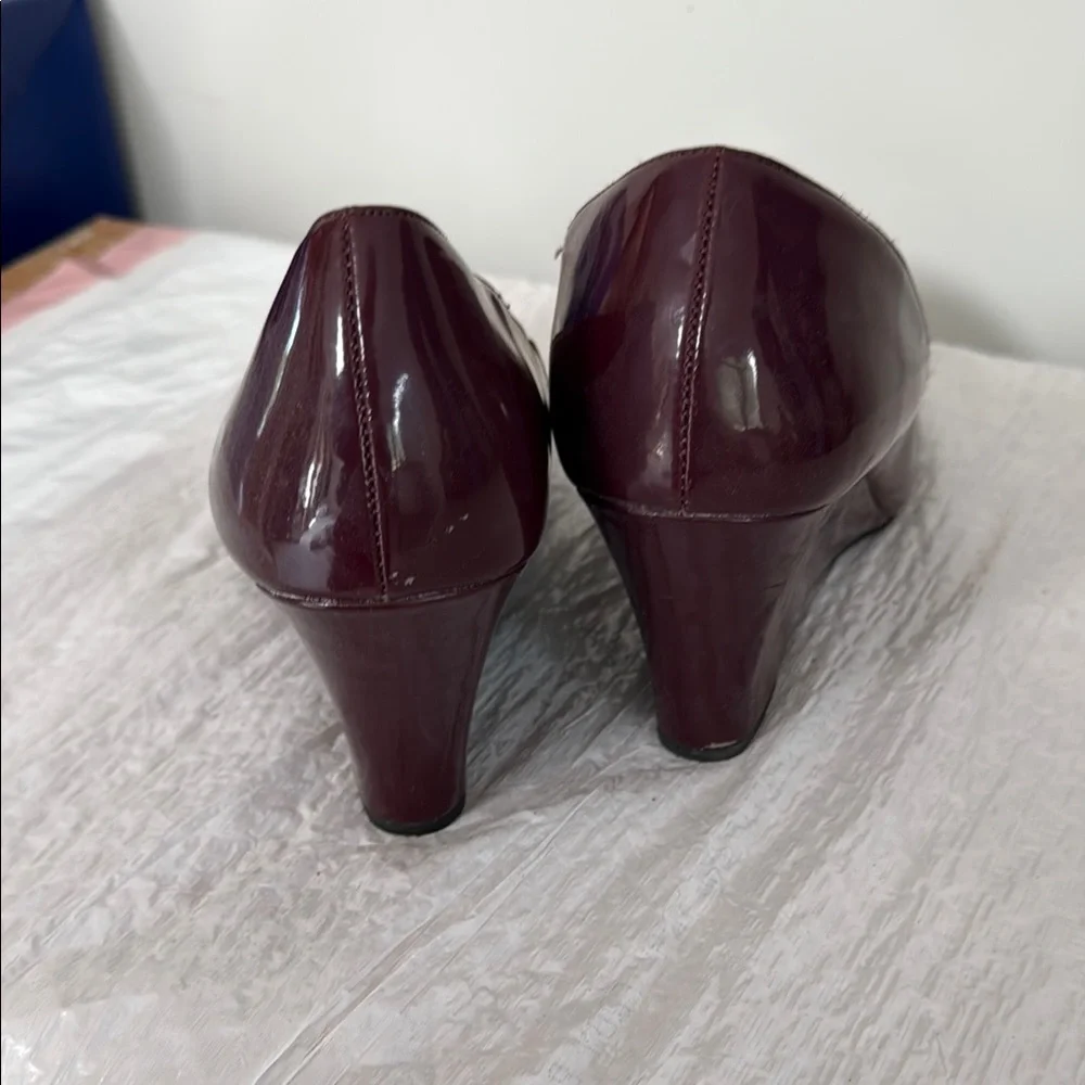 FIONI Clothing Burgundy Wedge Pumps with Silver Emblem
